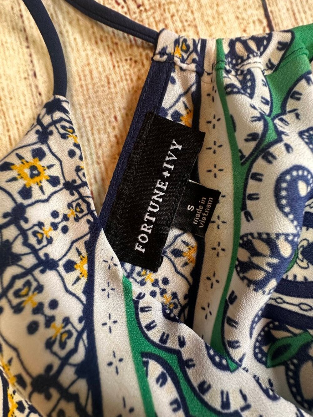 Fortune + Ivy Saira Handkerchief Blouse Green Navy Scarf Print Size Small - Picture 2 of 3